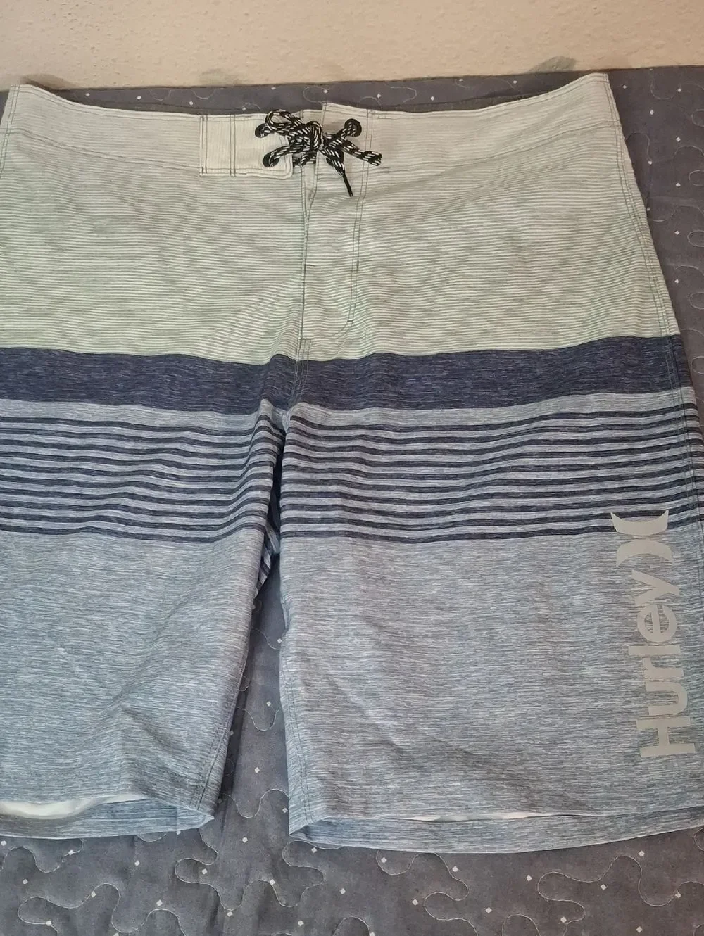 Hurley Men’s Light Blue and Navy Striped Board Shorts size 32